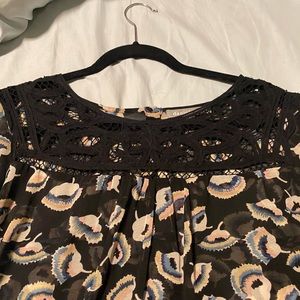 Daniel Rainn sheet blouse with beautiful flower detail and color detail